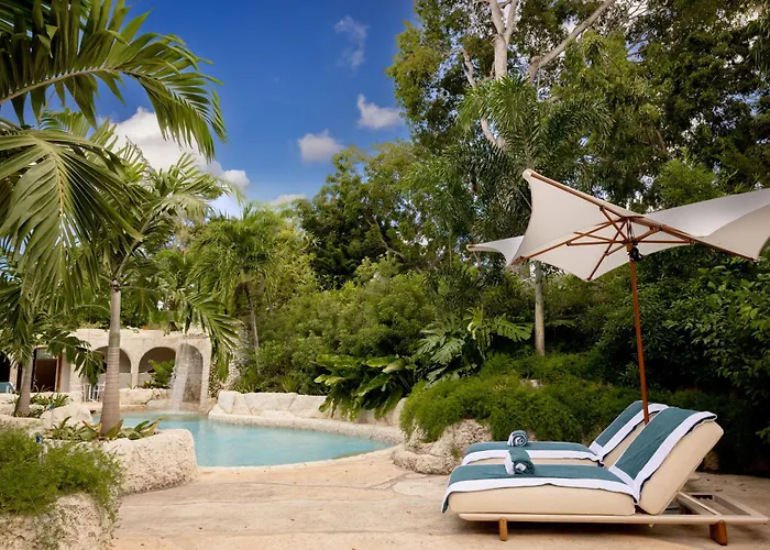 Blue Monkey Hotel & Beach Club
